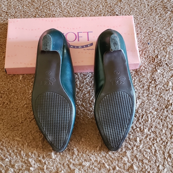 Shoes - Picture 3 of 4